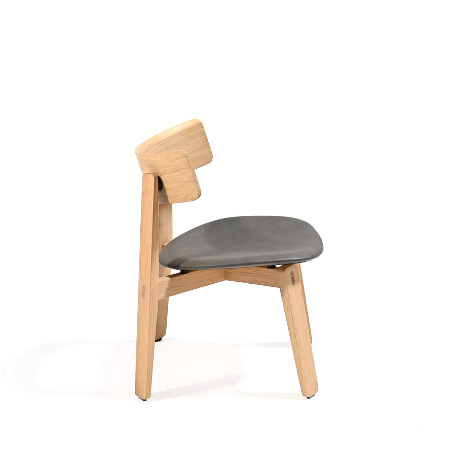 GAZZDA Nora Lounge Chair in solid Oak hardwax oil white, Dakar Leather Grey, profile