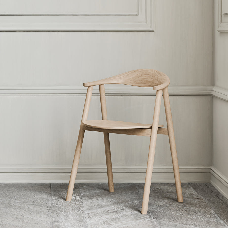 BOLIA Swing Chair in White Pigmented Oak, ambient 6