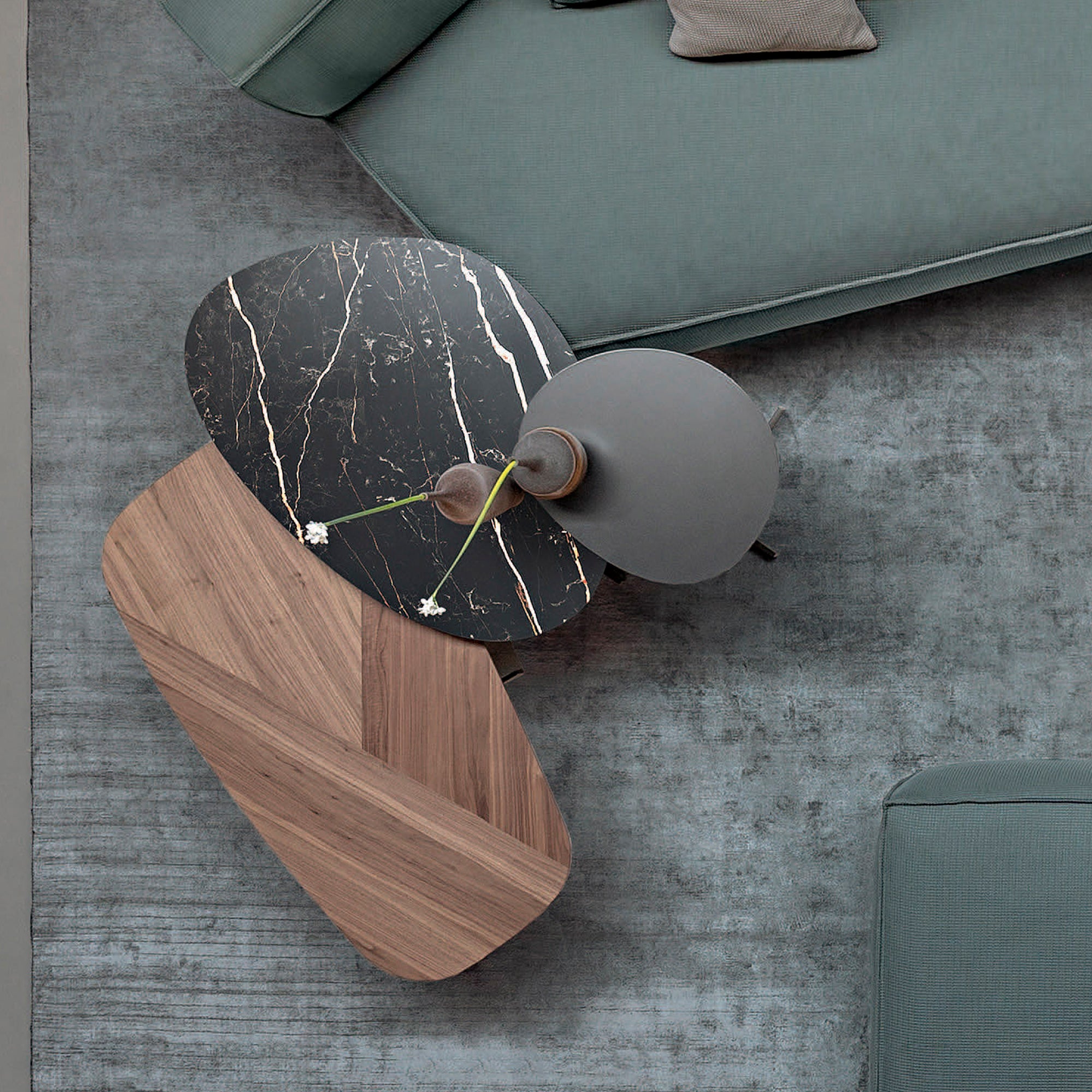 Tavolo Kross con piano forma a botte 200 x 110 cm in marmo nero guinea e  base cromo oro - IBFOR - Your design shop