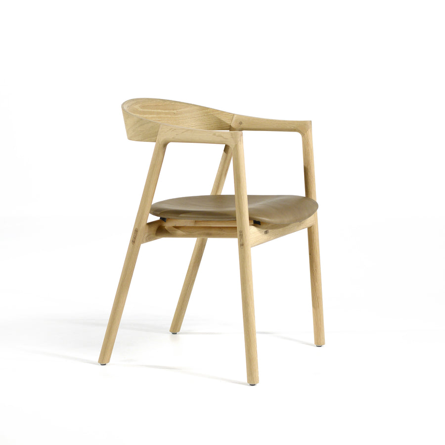 Gazzda Muna Chair in solid Oak and Dakar Leather Stone, profile turned | © Spencer Interiors