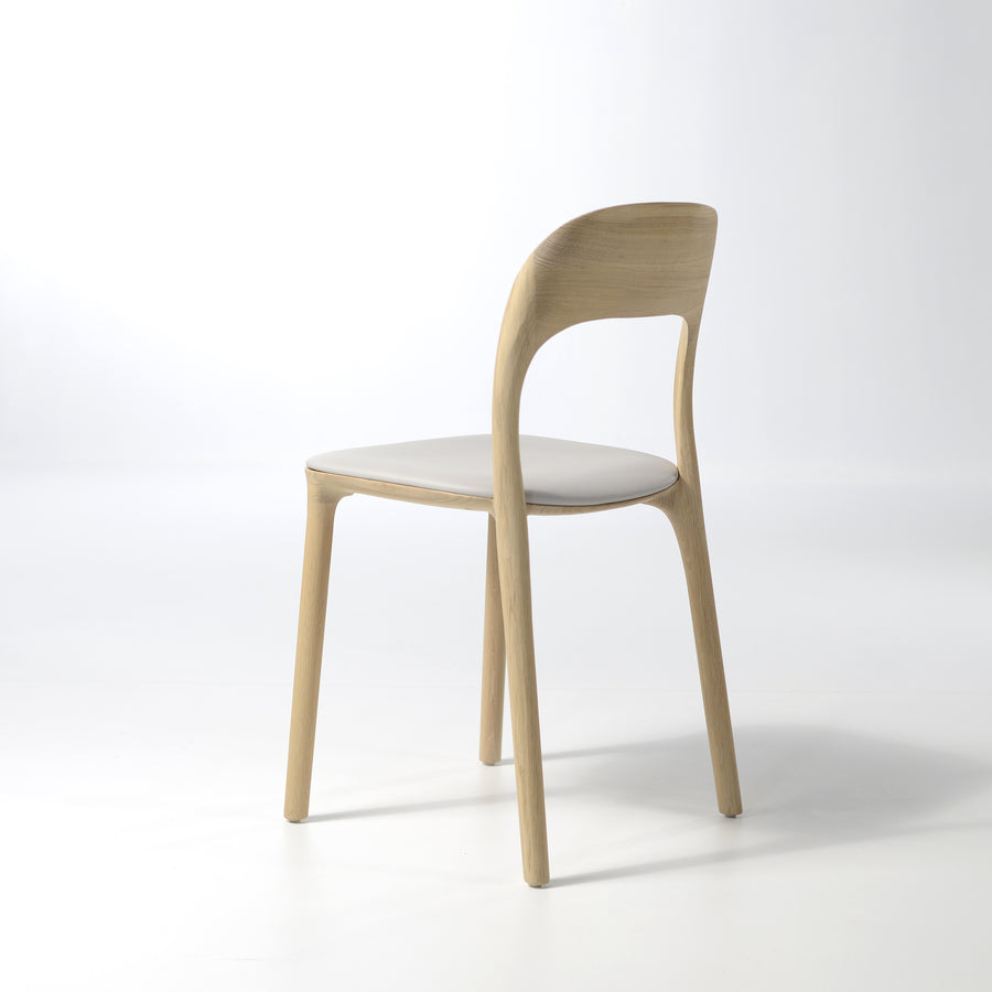 MS&Wood Elle Chair in solid Oak, back turned | © Spencer Interiors