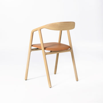 WOAK Bled Chair in solid Whitened Oak, Cammello leather