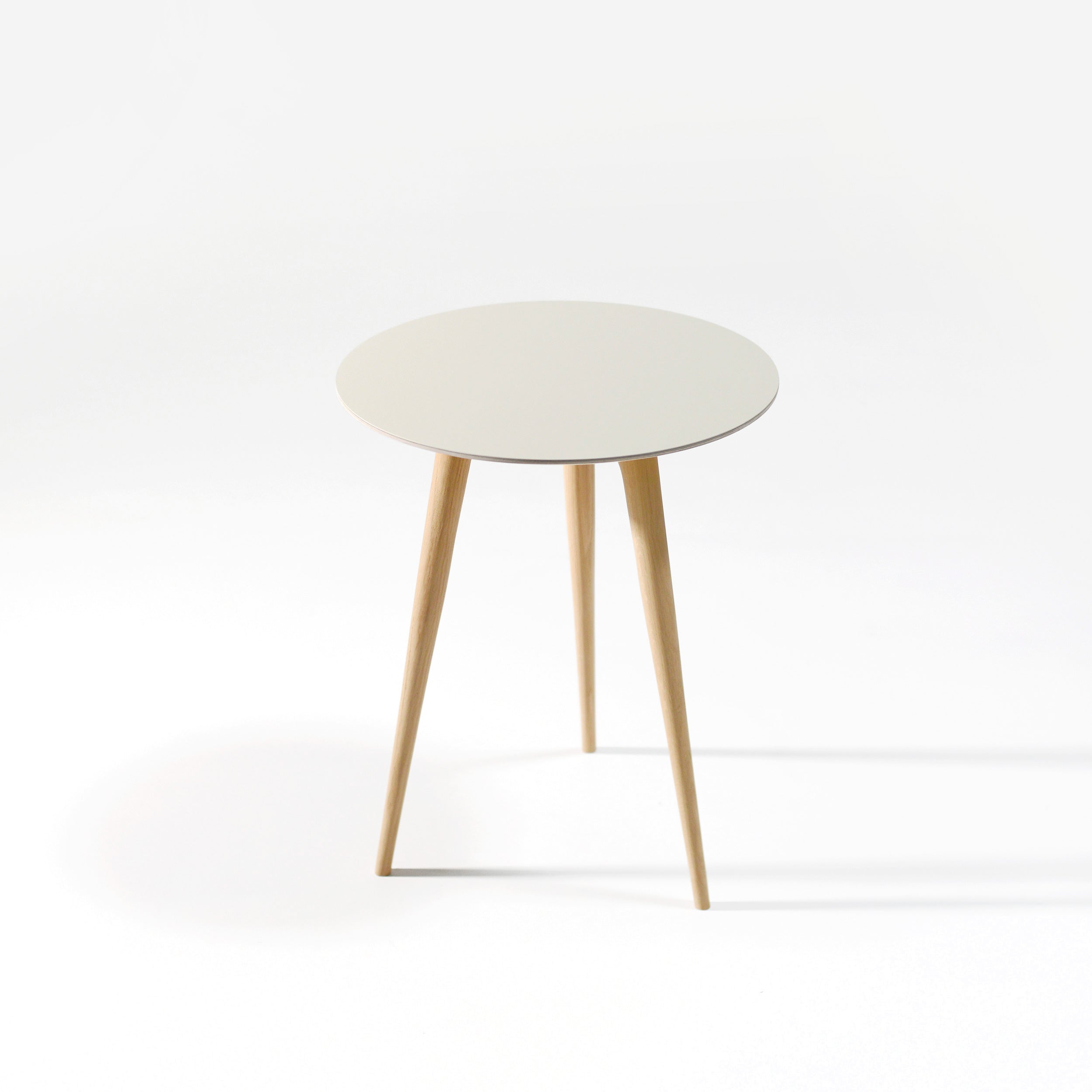 Gazzda Arp Side Table in Oak & Linoleum – Spencer Interiors