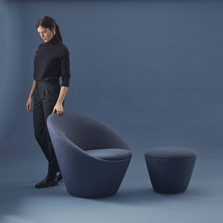 INCLASS Wabao Lounge Armchair, ambient scale