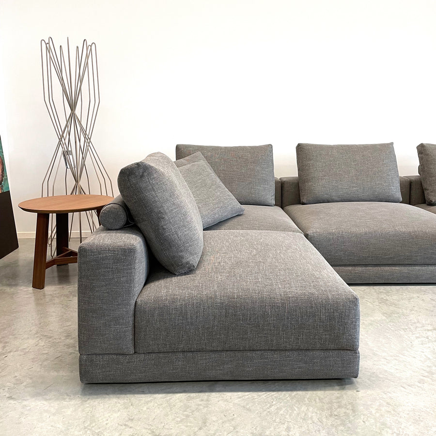 CASADESUS Master Sectional, ambient 2