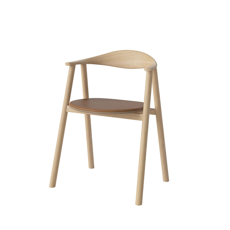 BOLIA Swing Chair White Oak, Sydney leather Hazelnut, front turned