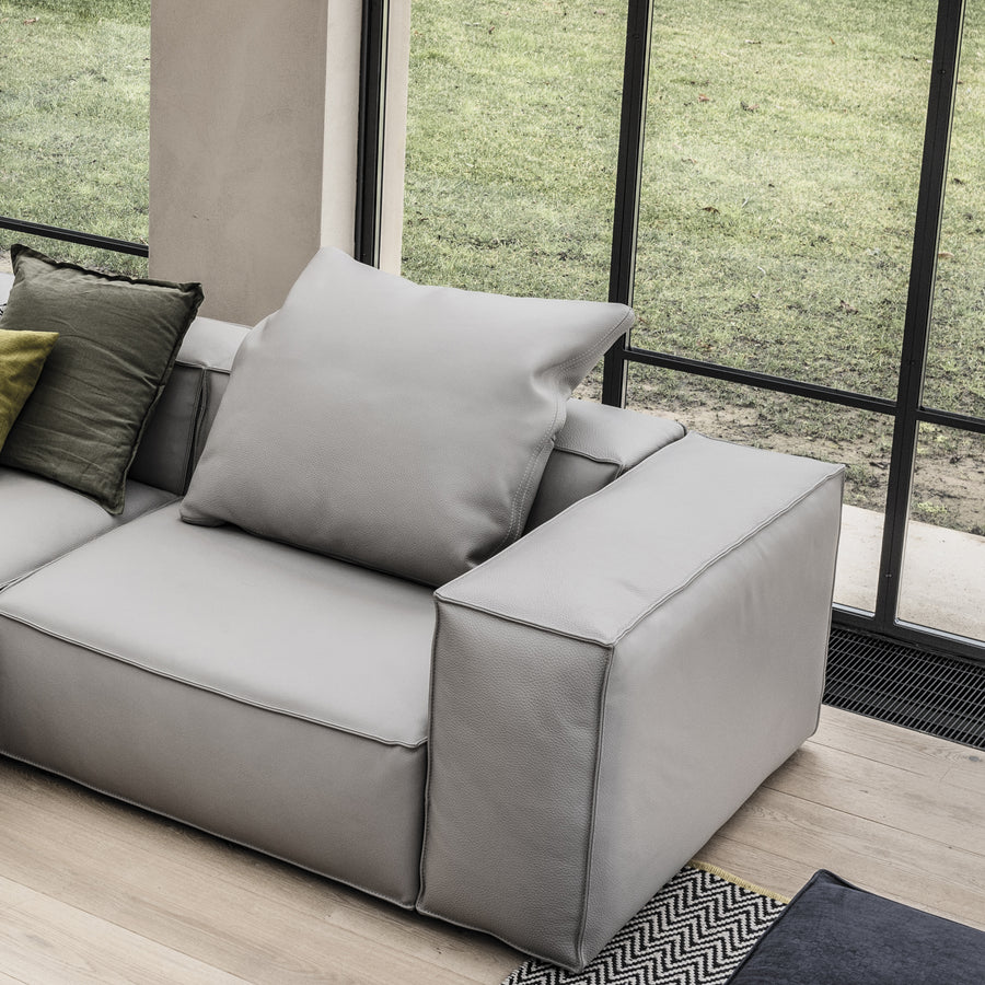 CIERRE Season Sofa in leather, made in Italy, ambient 3