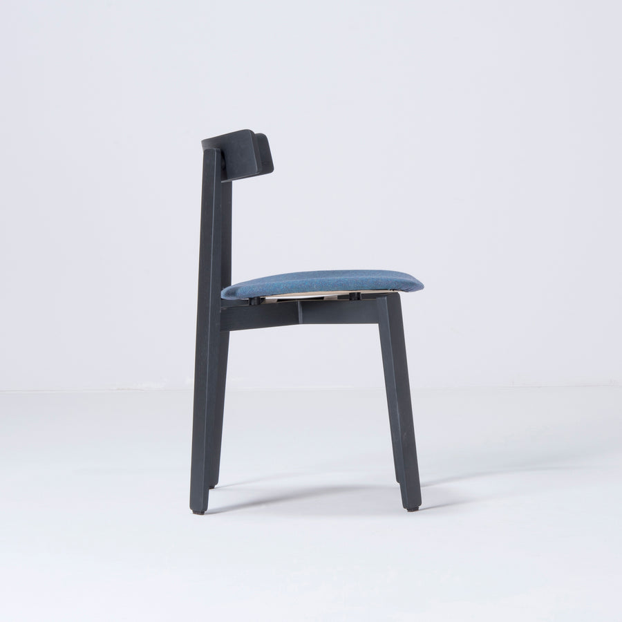 Gazzda Nora Chair in solid Oak, black, profile