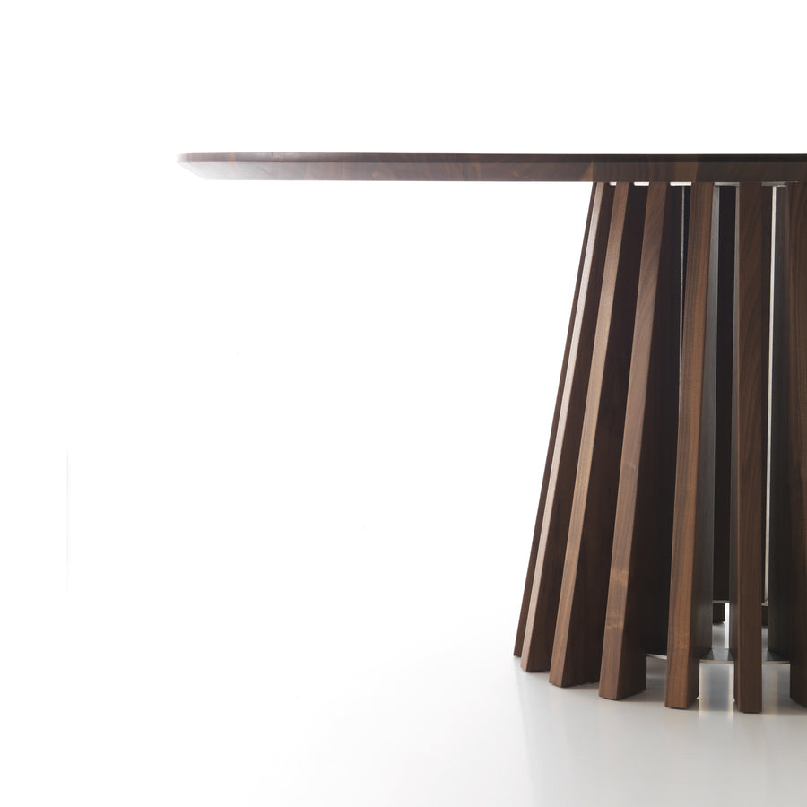 Lando Aria Table in Solid Wood, Walnut detail