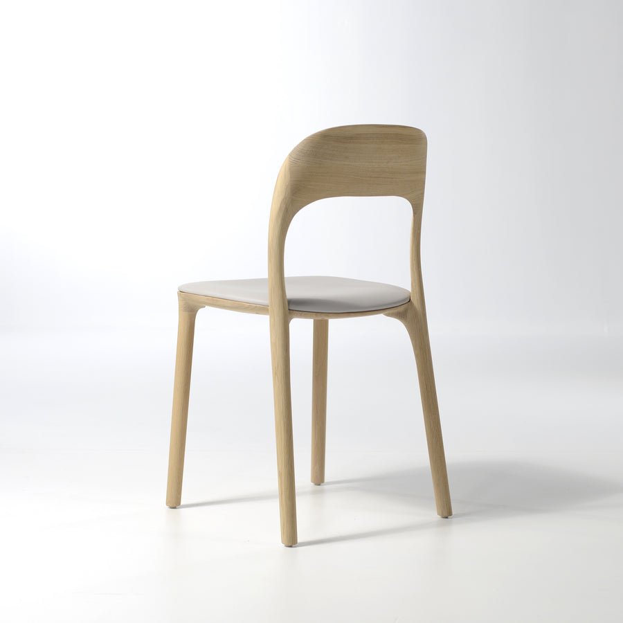 MS&Wood Elle Chair in solid Oak, back turned | © Spencer Interiors