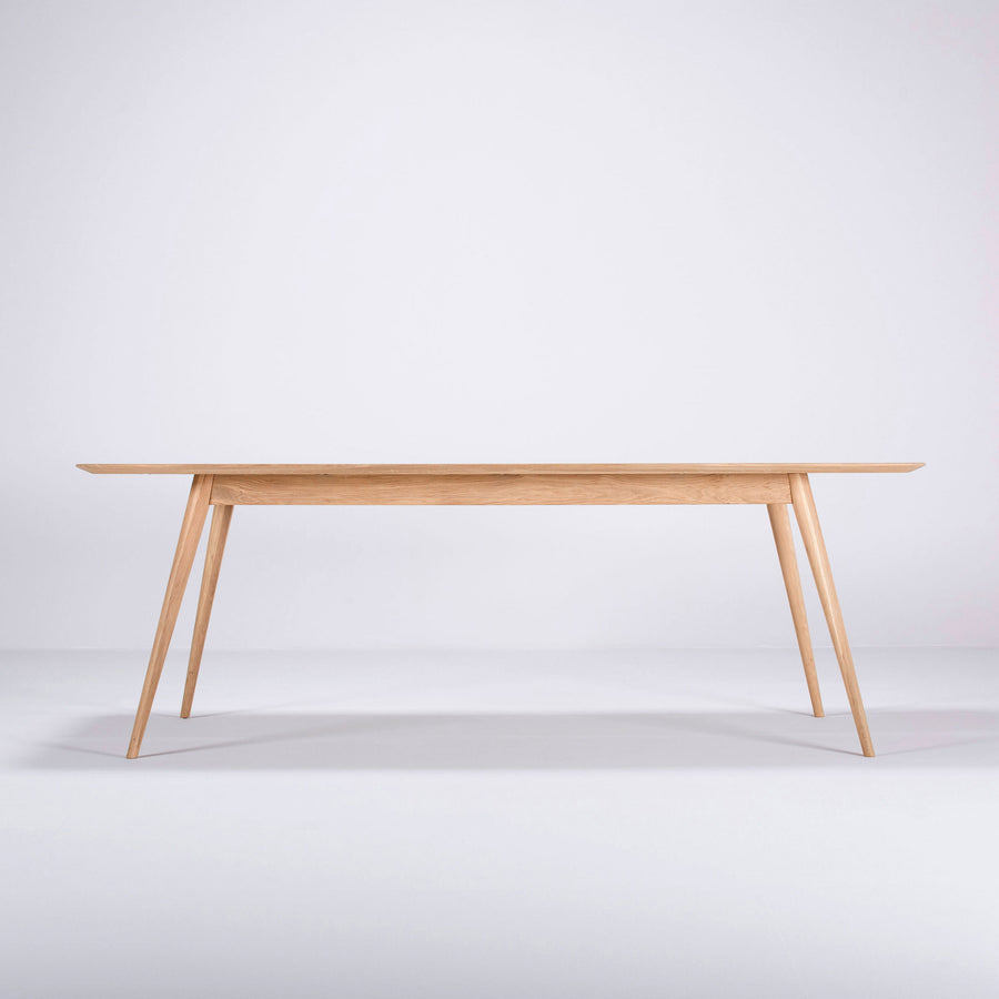 Gazzda Stafa Table in solid Oak, profile