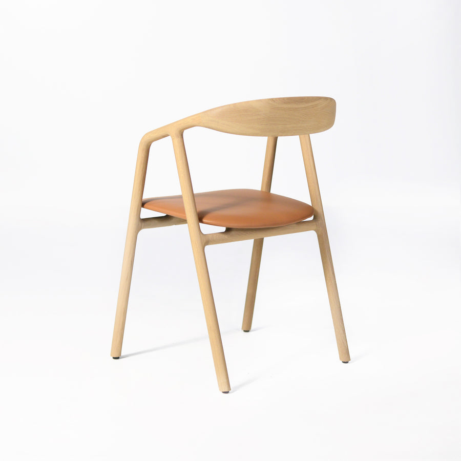 WOAK Bled Chair in solid Whitened Oak, Cammello leather