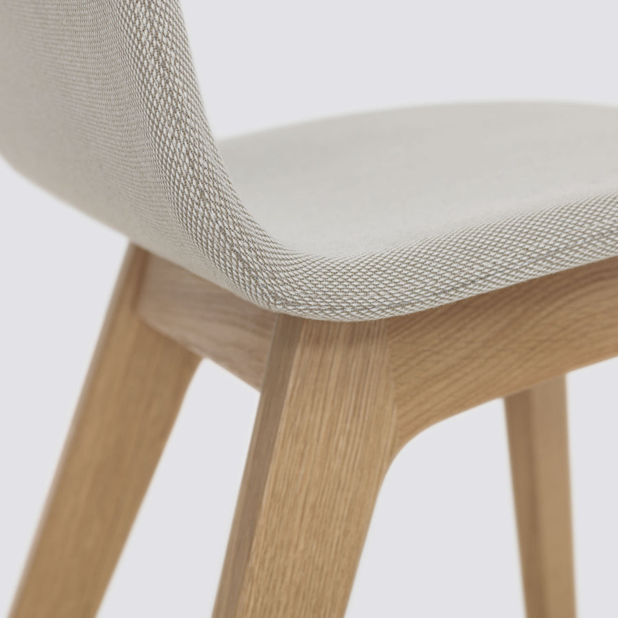 Zeitraum Morph Chair Fully Upholstered Oak, leg detail